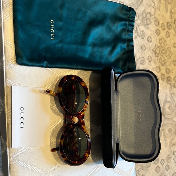 VINTAGE Gucci Tortoiseshell Sunglasses - Picture 1 of 8
